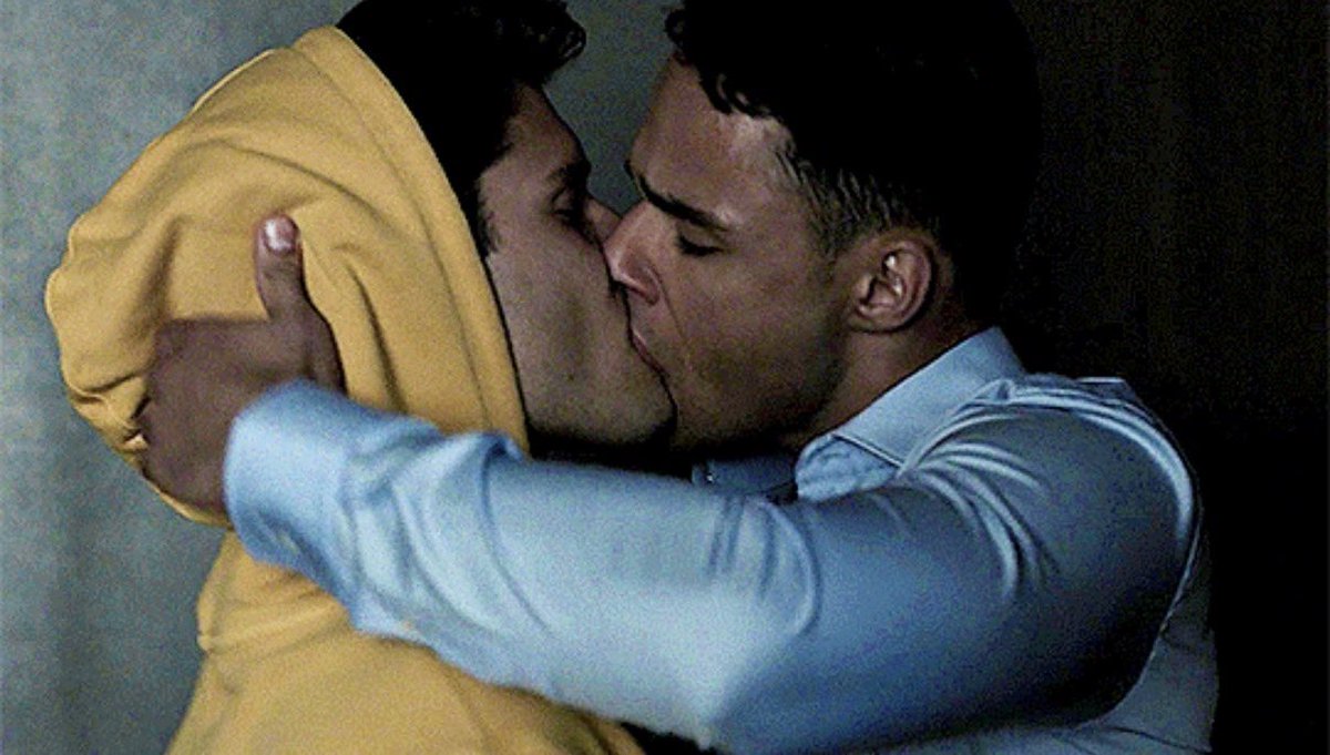 B7QcNtie8171607's tweet photo. ←a kiss before they started dating. Passionate, but something is missing.

a kiss after they started dating→
Passionate and full of love💓

#Tarlosspinoff 
#Tarlos https://t.co/PaZUwQnkpu