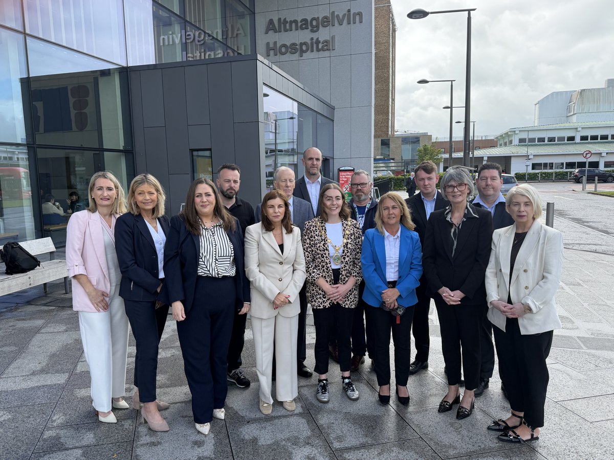WesternHSCTrust's tweet photo. We stand united against racism, hatred and intimidation

Chief Executive Karen Hargan has reaffirmed the Trust’s unwavering support for all staff, particularly those from ethnic minority backgrounds 

Full statement: https://t.co/KgWiowJ90F https://t.co/WpF4mbWtVU