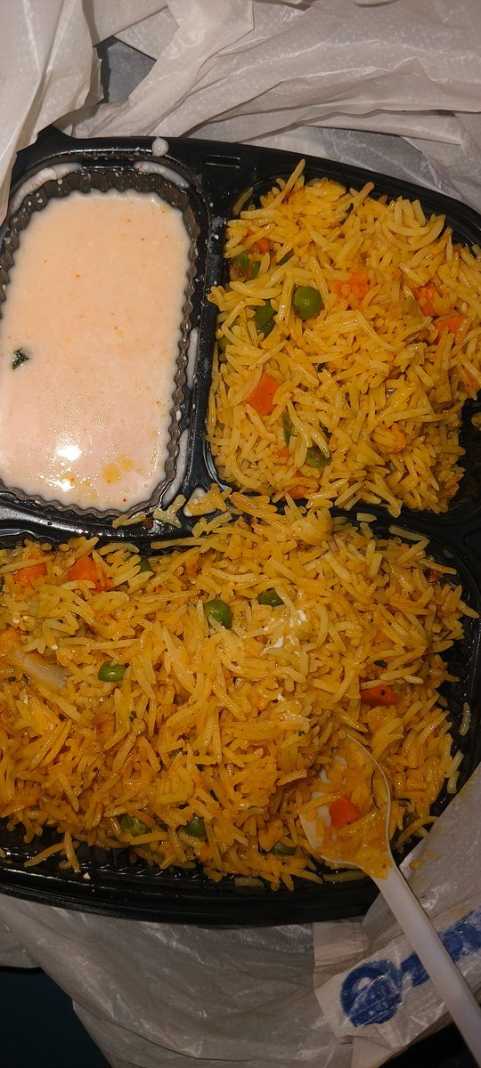 Pranay_25dec's tweet photo. PNR- 2515968179
I ordered CHICKEN BIRYANI BUT VEG BIRYANI WAS DELIVERED. SUCH A FRAUD DELIVERY BY  IRCTC E-CATERING SERVICE &amp; RELFOOD. Refund
IRCTC E-catering order No- 2455223889 
 @AshwiniVaishnaw  @IRCTCofficial @eCateringIRCTC @RailMinIndia @RailMadad @RailwaySeva @DRM_RNY https://t.co/SUo5XAP88g