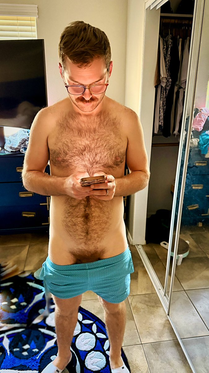 DaddyBearrito's tweet photo. When you walk in and find your boy looking sexy as fuck! #manbush #gayaz #gayphx #azgay #gayotter #gaybush https://t.co/lV8pjgGTpj