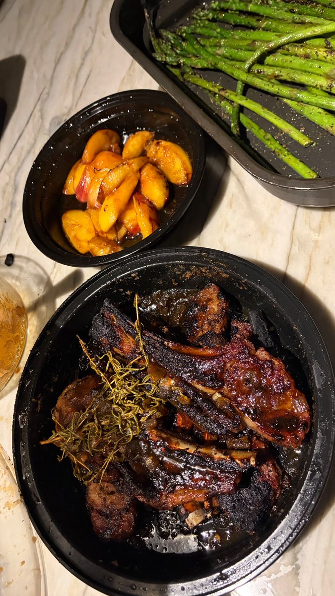 synvelvethyve's tweet photo. Hopped on the grill 2am 😅 everything bangin ! Also had baked sweet potatoes you coming over? https://t.co/a3KAgPFIUu