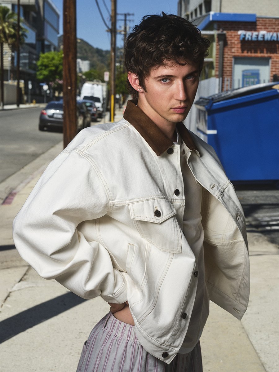 Prada's tweet photo. Prada Ambassador Troye Sivan wears Prada Days of Summer in a recent issue of U Repubblica. The editorial was photographed by Bobby Doherty and styled by Marc Forne. 

#PradaEditorials #PradaSummer #TroyeSivan #URepubblica #BobbyDoherty #MarcForne https://t.co/r5u5bN8OCA