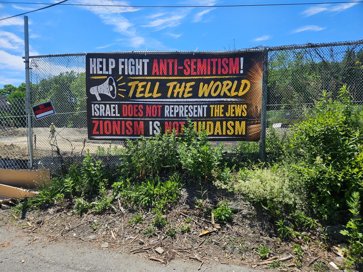 voiceofrabbis's tweet photo. A second billboard. The same message.

In upstate NY, one of America’s fastest-growing Hasidic communities, the message remains clear:

“help fight antisemitism, 
📢tell the world: 
israel does not represent the jews.
zionism is not judaism.”

The louder Israel claims that they speaks for all Jews, the more important it becomes to say otherwise.

#notinourname
#zionismisnotjudaism

Source @authenttorahjew @TorahJudaism