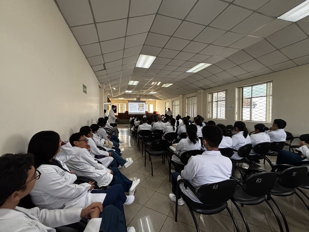 HGLatacunga's tweet photo. 💡 Con nuevas actualizaciones sobre “diástasis de rectos”, la Unidad de Docencia e Investigación del Hospital General Latacunga y el Dr. Juan Carlos Cadena impartieron una charla de Cirugía General. Las docencias semanales refuerzan el conocimiento de nuestros profesionales 💪🏼✅ https://t.co/I4LMb0qYx8