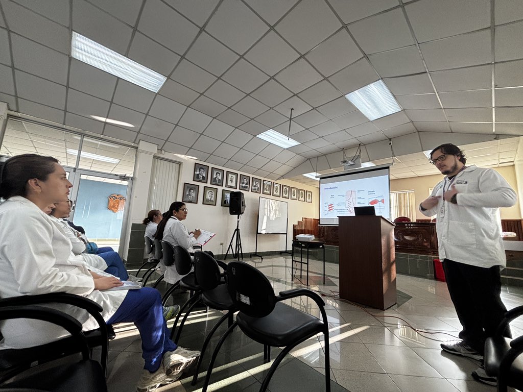 HGLatacunga's tweet photo. 💡 Con nuevas actualizaciones sobre “diástasis de rectos”, la Unidad de Docencia e Investigación del Hospital General Latacunga y el Dr. Juan Carlos Cadena impartieron una charla de Cirugía General. Las docencias semanales refuerzan el conocimiento de nuestros profesionales 💪🏼✅ https://t.co/I4LMb0qYx8