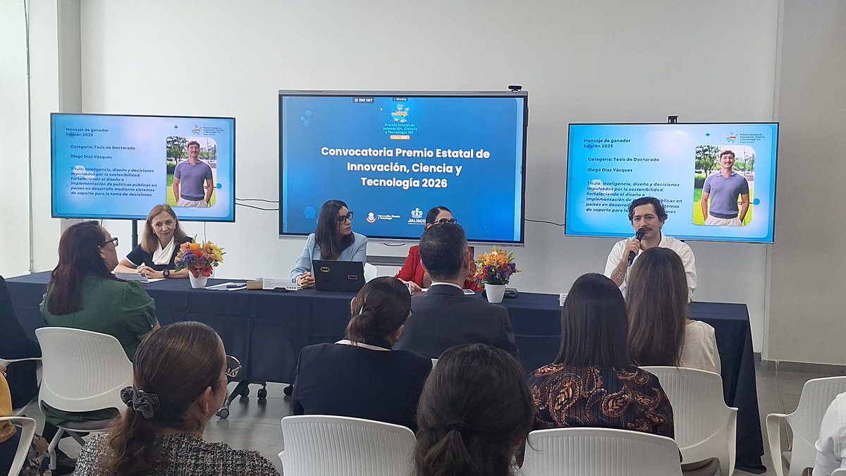 Informe24GDL's tweet photo. Se realiza la presentacion de la "Convocatoria Premio Estatal de Innovación, Ciencia y Tecnologia 2026" por parte de la @InnovacionJal con apoyo de quienes ya han tenido esta experiencia. https://t.co/Ii2TuBNTU9