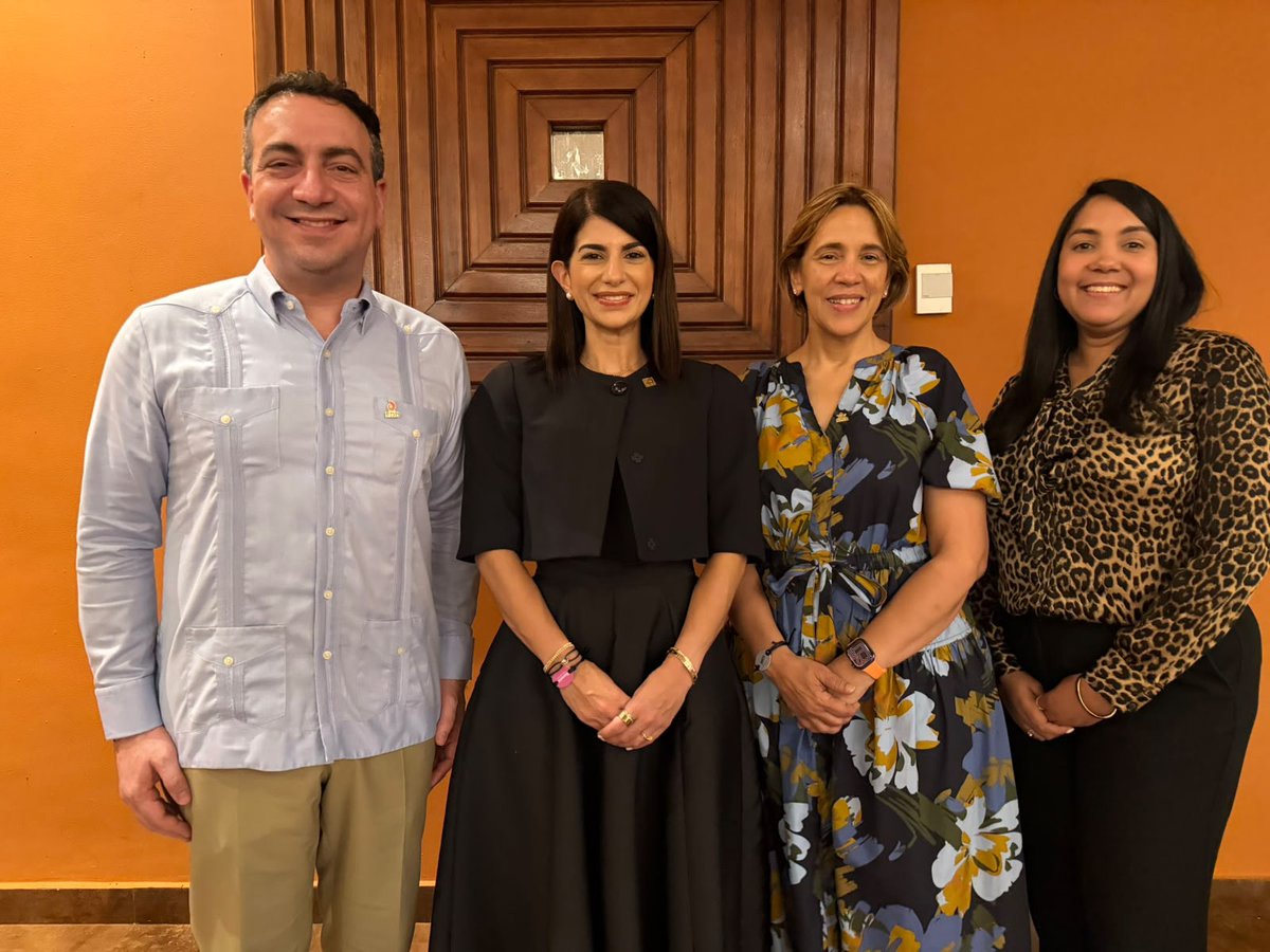 FundReservas's tweet photo. ¡Un espacio de diálogo, colaboración y visión compartida!

Sostuvimos un encuentro con representantes de Redomif, Adopen y Redcamif como parte de las actividades de la XII Conferencia Centroamericana y del Caribe de Microfinanzas. https://t.co/Uzmr56o8Px