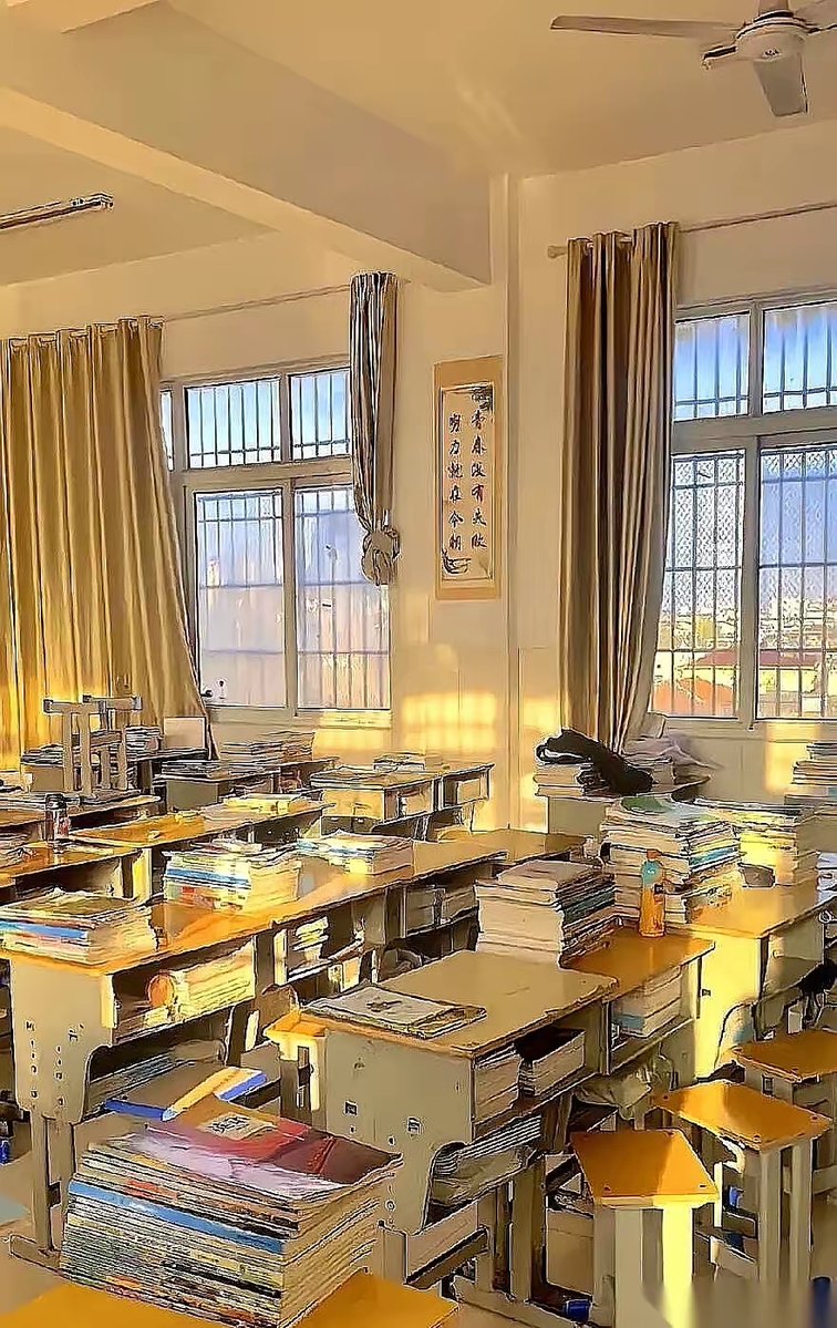 RoxiMwahx's tweet photo. New term, new vibes, fresh goals – let’s make this semester count! https://t.co/3p52ZFKsxV