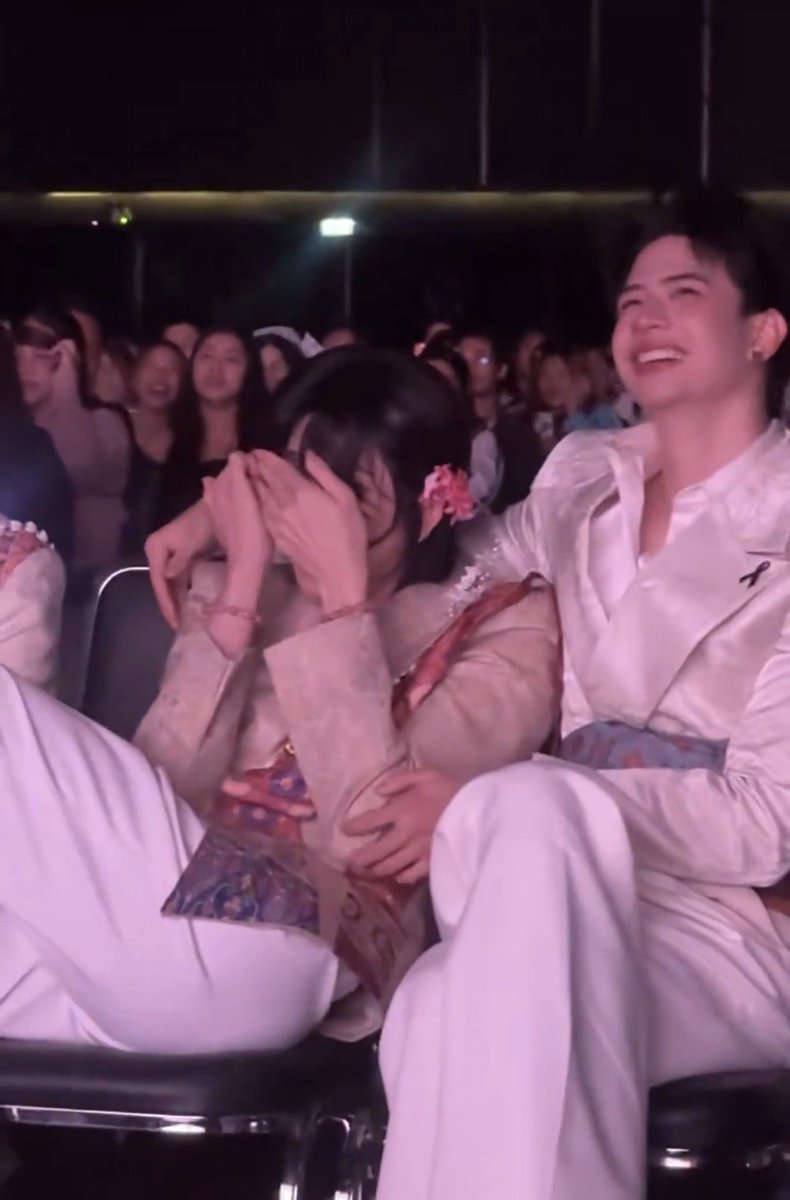 MURVE0605's tweet photo. บะดูมานทำตัวเป็นเสี่ยเลย55555

LOVE UPON A TIME FINAL EP 
#ภพเธอตอนจบ https://t.co/xYnKzL9hc6