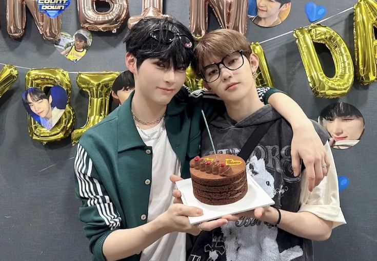 colattie's tweet photo. HAOBIN PLEASE RECREATE THIS 🥺🥺🥺🥺🥺🥺🥺🥺 https://t.co/NJt0HjM26V