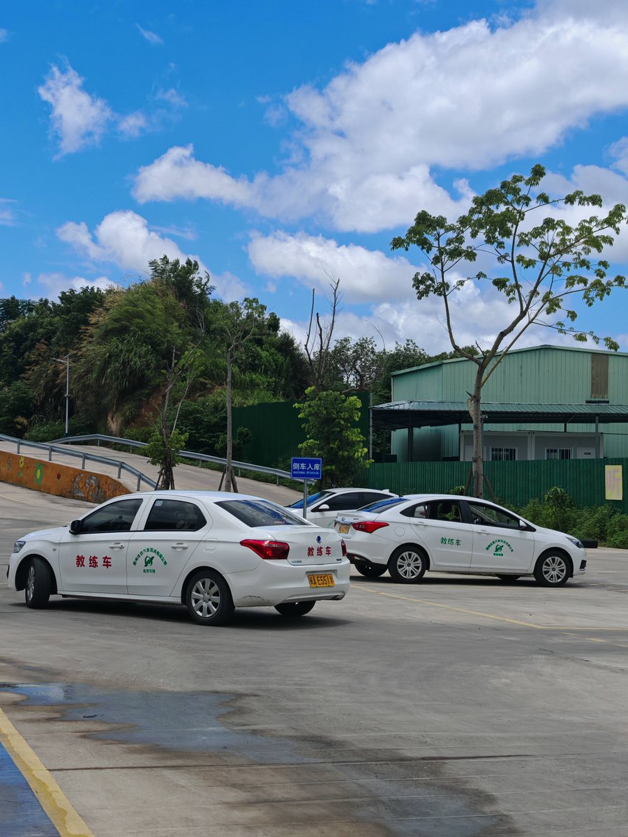 alnnwto15's tweet photo. Finally passed my driving test after 3 months of parallel parking fails and endless U-turn panic  The open road tastes way sweeter than I thought it would! https://t.co/lOznCpBfuw
