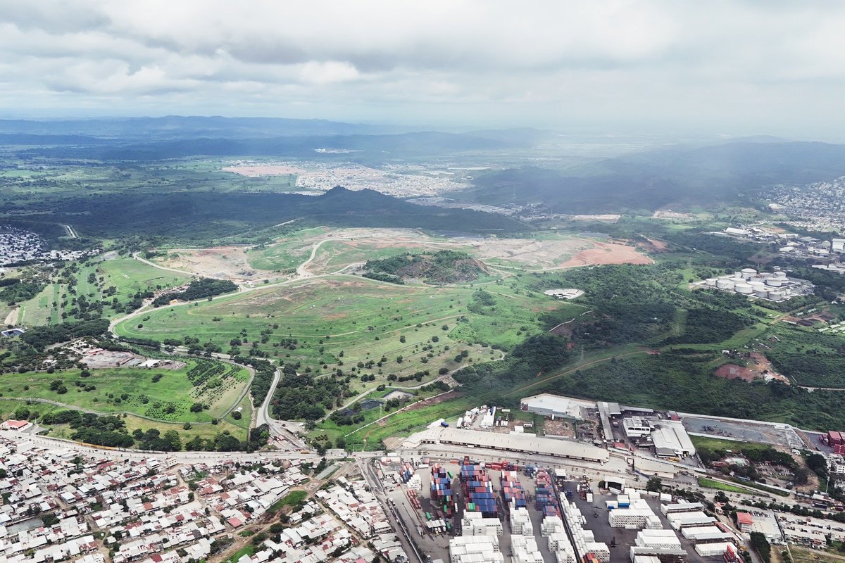 alcaldiagye's tweet photo. 💚 En el Complejo Ambiental Las Iguanas, la sostenibilidad se vive con innovación, acción climática y resiliencia urbana para todo Guayaquil. 

🌍 El proyecto de captura y quema de biogás de @circular_ep logró ingresar al Ranking de los 500 Mejores Proyectos de Iberoamérica en los Premios Verdes, llenando la gestión de orgullo y reconocimiento internacional. 

🌱 Un logro internacional que refleja la visión de @aquilesalvarez de transformar a Guayaquil en una ciudad verde, sostenible y referente de bienestar para las futuras generaciones. 🍃 

#AsiSeHaceGuayaquil #CiudadDeTodos #GuayaquilNoSeDetiene @taticoronelf