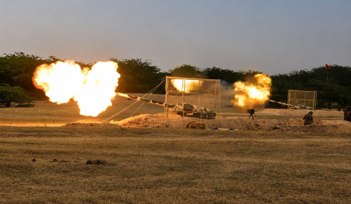 IaSouthern's tweet photo. #ArmyCommander, #SouthernCommand visited #BisonDivision and reviewed operational readiness, #TechAbsorption and initiatives undertaken by the formation for integration of emerging capabilities for execution of Multi-Domain Operations.

#DecadeOfTransformation 
#IndianArmy  
#SudarshanChakraCorps
@adgpi 
@PRODefPune