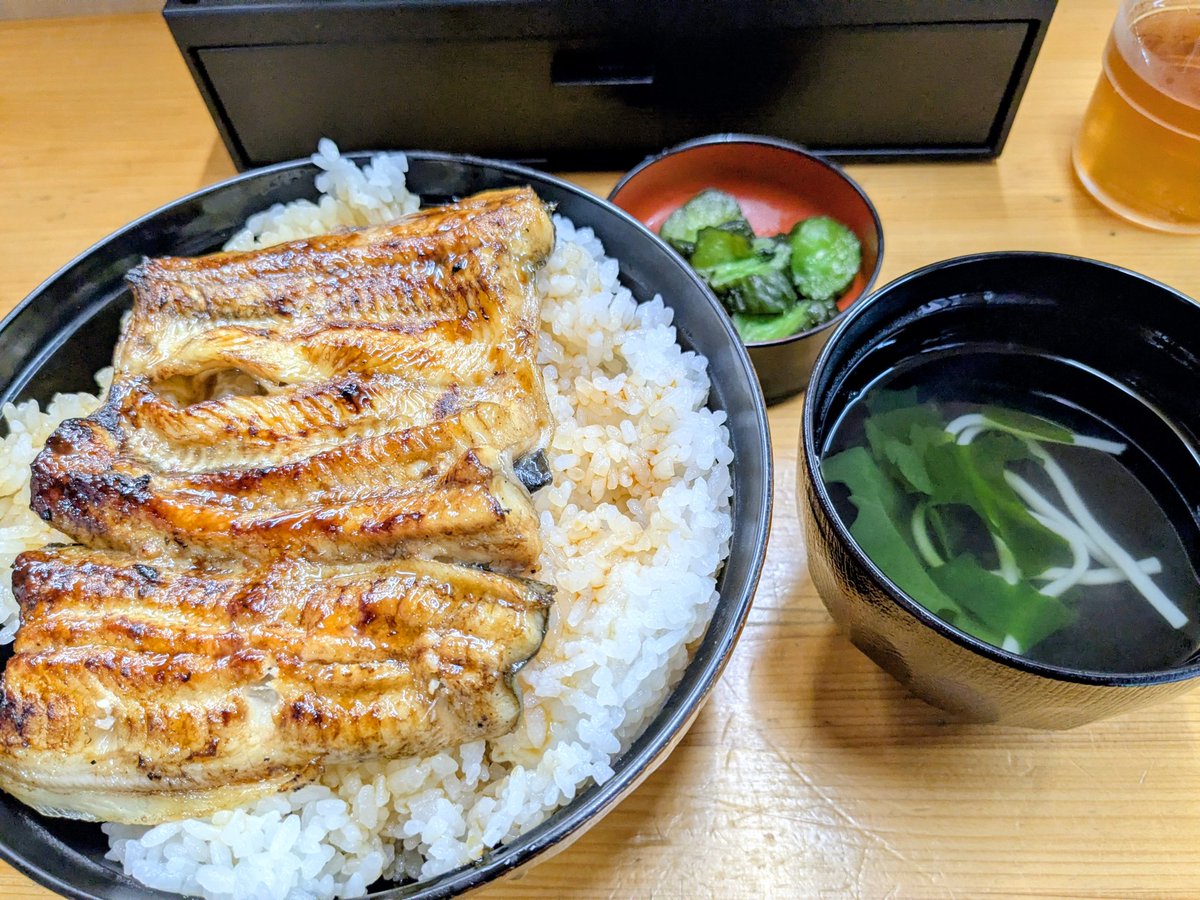 afb_nacchi's tweet photo. きょうは「うえのえき」からあるいて、いつものうなぎやさんにいきました。
そのあと「はねだくうこう」で、おともだちとおちゃをしばきました。
とてもおいしかったです！ https://t.co/oMSL9b1pJO
