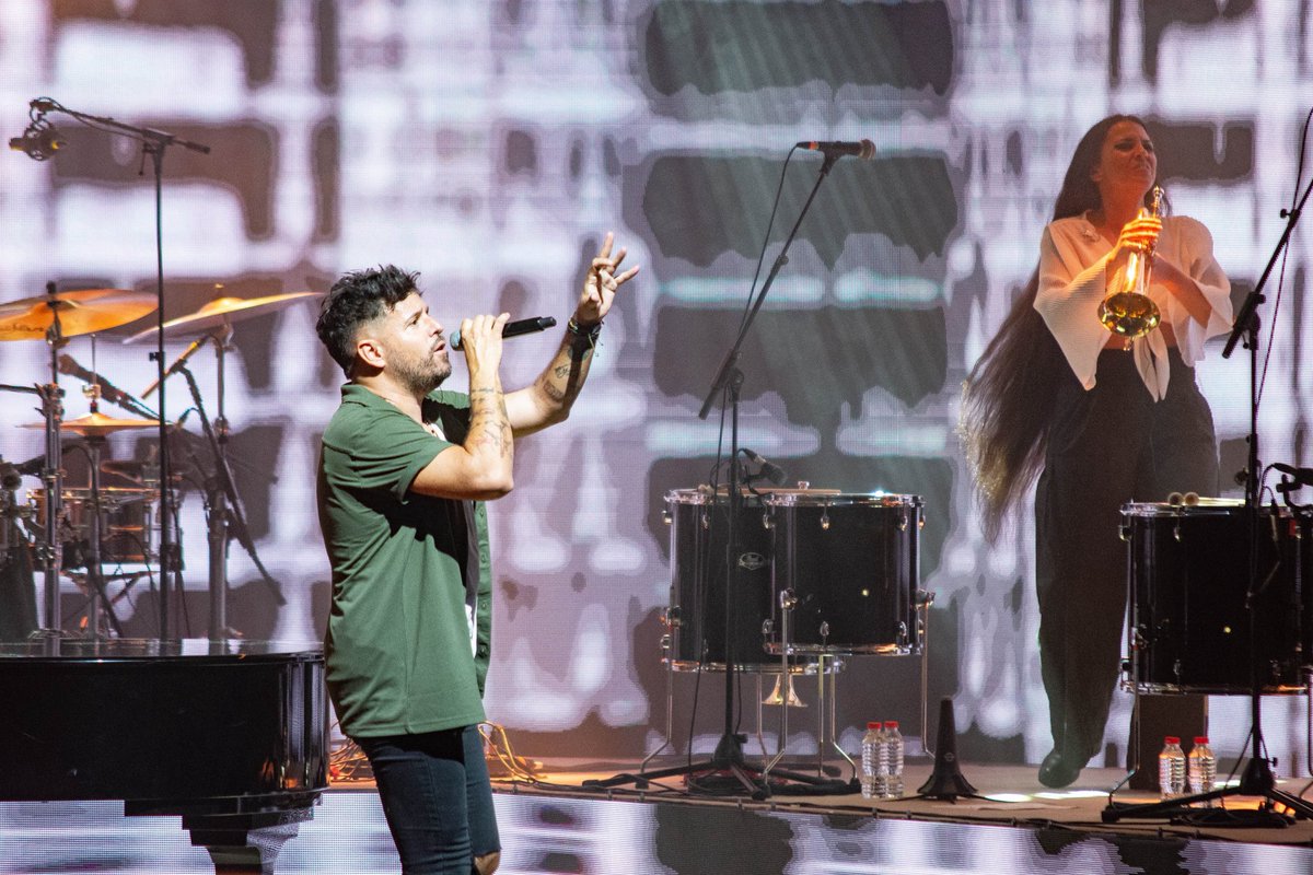 PeriodisticM's tweet photo. 🦋 “El niño del espacio sobrevuela el Liceu” @PabloLopezMusic 

📸 @veronicamlo 

@gtstalentspain @UniversalSpain https://t.co/sEOB1NznZp