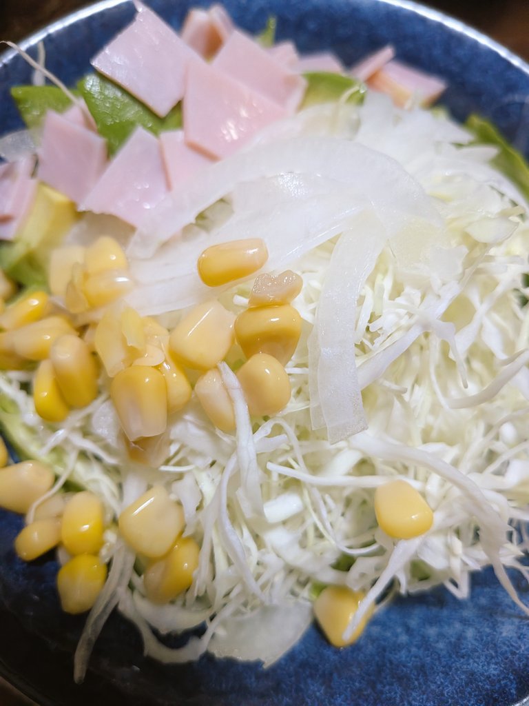 choro2913's tweet photo. 海老チャーハン🦐サラダ🥗かぼちゃと大根のお味噌汁🎃いただきまうす🐭✨ https://t.co/kfnQloRvZC