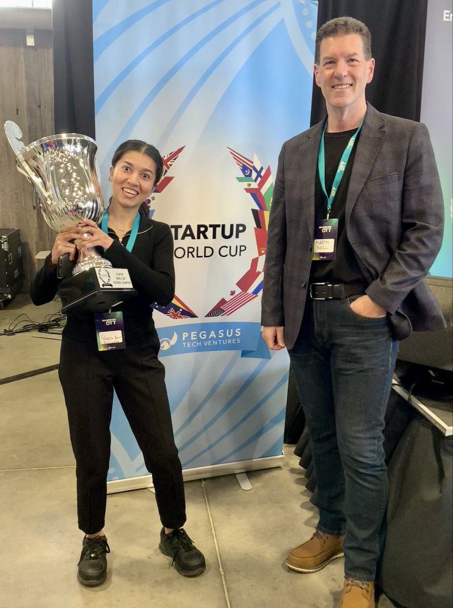 spark_centre's tweet photo. .@spark_centre client @Kavodax has won the Startup World Cup at #AccelerateOTT in Ottawa 🎉

@Kavodax wins $25k &amp; advances to the finals in San Francisco - where they compete for the US$1M grand prize.

Our executive director @MartinJYuill celebrated with @Kavodax CEO, Gharsa. https://t.co/v39M6I2OPb