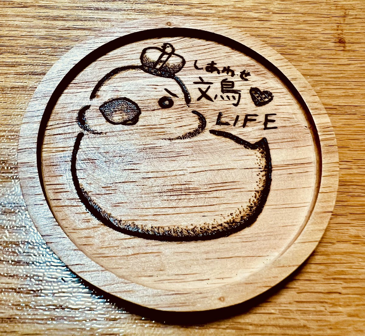 putinain's tweet photo. ぶんちょ大王をウッドバーニングで描いた！
可愛くかけたかも👑
#しあわせ文鳥LIFE
#文鳥
#ウッドバーニング https://t.co/30HZA0Ih8m