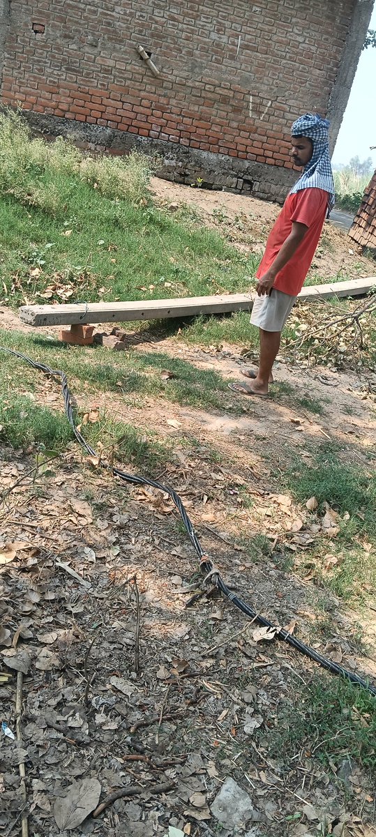 virat30000's tweet photo. @SEVA_SBPDCL @BiharEnergy
District -Buxar
Block-simri , village -Nagpura
Ward no-1
Dear sir bijli pole damage due to syclone and heavy rain fall kindly repair the bijli pole
Damege pole and wire is very danger for public so please resolve the complaint urgent
M -9821163175 https://t.co/qqAs0EWrDu