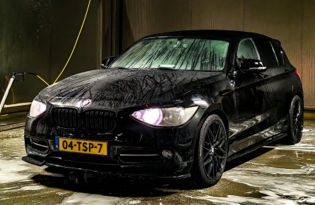 DiefstalAlarm's tweet photo. Gestolen in #Apeldoorn: mijn zwarte #BMW 1ER REIHE, kenteken 04-TSP-7. Gestolen vanaf de Lage Brink. Herkenbaar aan smoke koplampen, getinte achterruiten en lakstiftpuntjes op de voorbumper. Opletten in #Beekbergen, #Ugchelen, #Twello, #Eerbeek, #Vaassen en #Deventer. Delen helpt https://t.co/o1BIK3IZeS