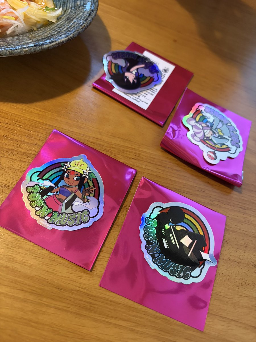 3FJUMP's tweet photo. もりこと短いスパンで飲めてて嬉しい
まーくんのシールとキーホルダーめっちゃ可愛いありがとう！！！
ポップンポップアップ行けて良かった！
@mrk_pim https://t.co/1oNhZvuQlj