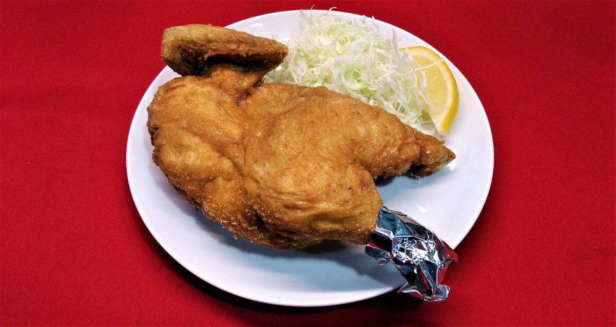 sekitorikitchen's tweet photo. 唐突なJリーグオールスターメニュー紹介①
新潟市のソウルフード『半身揚げ(はんみあげ)』
新潟市で広く食されるカレー味の鳥の半身揚げ。
発祥は私共せきとり本店です。
塩とカレー粉で味付けしたボリュームたっぷりのから揚げを是非ご賞味ください。
#albirex #Ｊリーグオールスター https://t.co/uh6WH4YwCZ