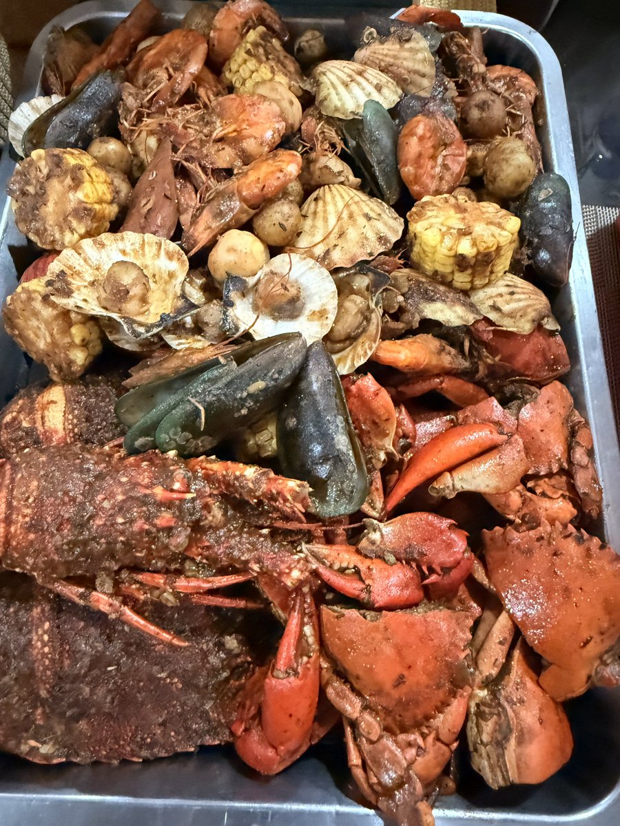 NarSaDisyerto's tweet photo. Good food, great company, happy heart. #FeastingwithFriends https://t.co/3GL7mASLfa