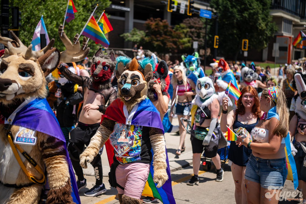 LyamTheYeen's tweet photo. 🌈 Happy Pride on this #FursuitFriday! This yeen and buck had a great time marching at Pittsburgh Pride! Can't wait to do it again in Seattle! 🌈

📸: @jordanfelle
🧵: @KilcodoCostumes 

#furry #furries #fursuit #pride #pghpride https://t.co/CsPZbJp2cI