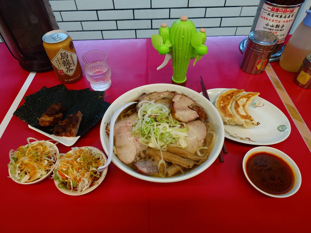 amespisaboten's tweet photo. 今週の仕事終了
週に一度のルーティン、金曜夜にいつものお店へ

今週はいつも通り金曜日に😁
腹が減っていたので今回はチャーシューメン大盛😋オマケ感謝です🙇
ネギ増しは安定の二つ
海苔増しも忘れずに
餃子は最高のお供😋
ドリンクは烏龍茶

ご馳走様でした
小山市一品香小山
#ほんじつのこなもん https://t.co/1djMipW9f3