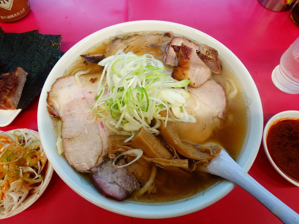 amespisaboten's tweet photo. 今週の仕事終了
週に一度のルーティン、金曜夜にいつものお店へ

今週はいつも通り金曜日に😁
腹が減っていたので今回はチャーシューメン大盛😋オマケ感謝です🙇
ネギ増しは安定の二つ
海苔増しも忘れずに
餃子は最高のお供😋
ドリンクは烏龍茶

ご馳走様でした
小山市一品香小山
#ほんじつのこなもん https://t.co/1djMipW9f3