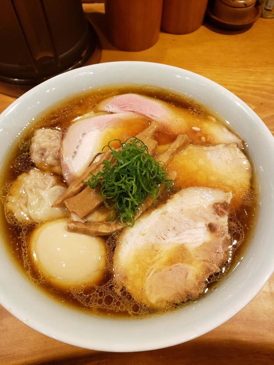 LTPLOVER1's tweet photo. 「いやぁ、醤油ラーメンって本当にいいものですね🍜🍥」 https://t.co/MdeDjLznoo