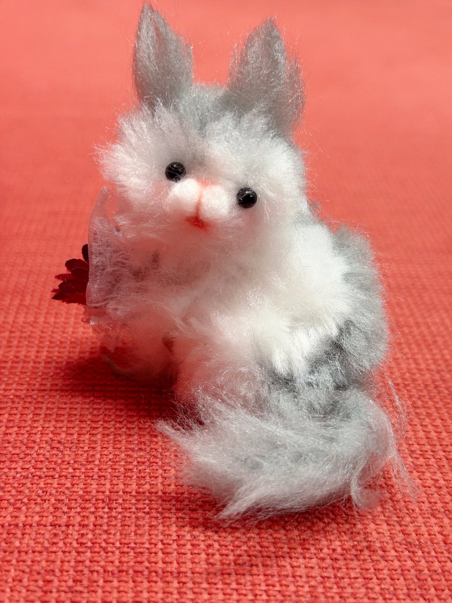 WhiteChunchun's tweet photo. お花を大切そうに抱きしめ犬🐶

#ハンドメイド https://t.co/8a2luPNn0v