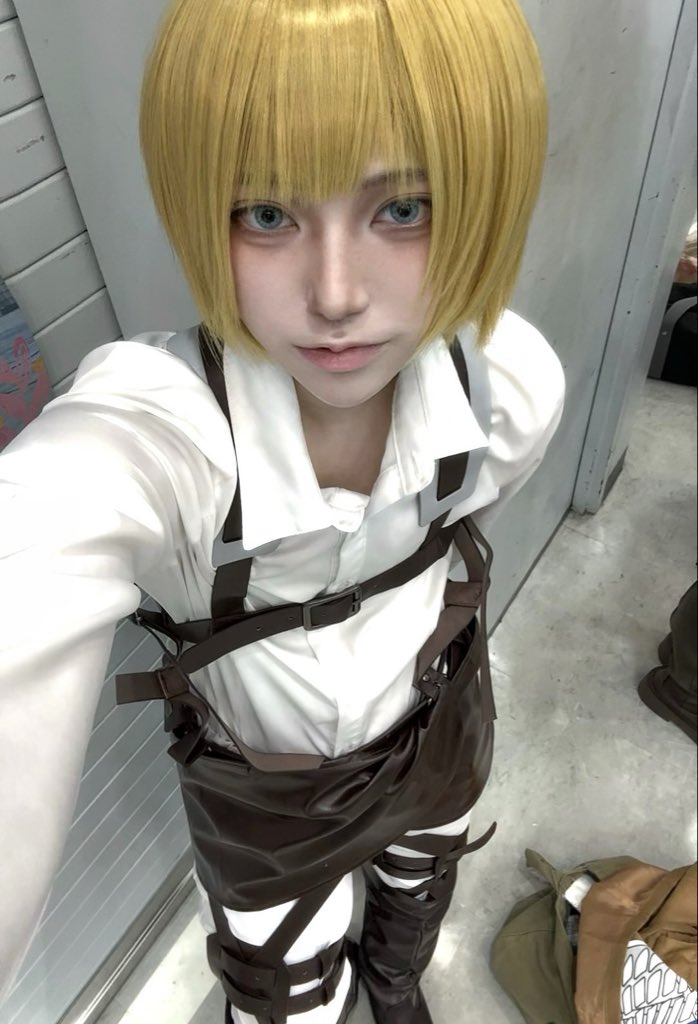 oz_kunn's tweet photo. ⚠︎︎aot cos/コスプレ
ジャケット有りももちろん好きなんですけど、脱いだ時に見えるベルト達も色気あって好きなんですよね伝われ https://t.co/9b1JtGk9sx