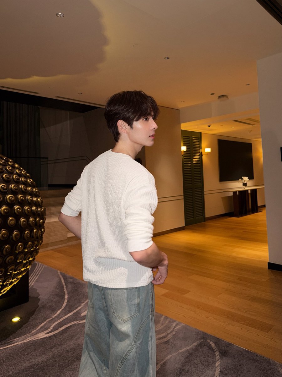 Leftheretip's tweet photo. รูปนี้น้องเจมส์ดูโตมากเลย ดูเป็นหนุ่มมากมาก ดูเป็นพี่พระเอกมากมาก ดูฝากหัวใจและฝากชีวิตไว้ได้เลย ลูกเขยแห่งชาติคนต่อไป เห้ออ หล่อ รับบทพระเอกให้ดูสักเรื่องได้บ่น้ออ 🫠 

#JamesSu https://t.co/UA0b7HXMr1