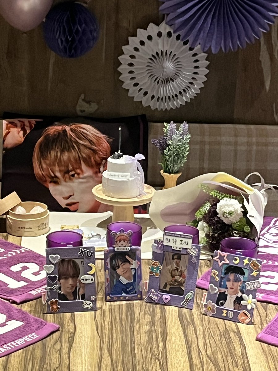 sesmye's tweet photo. フェンファンMINIと一緒にお祝い💜🧸28歳のフェンファンにもいっぱい会いたいな。フェンファン、幸せでいてね！

#HAPPYFENGFANDAY
#祝28歳_フェンファンに叫ぶBIGLOVE https://t.co/eBSo5nAbGV