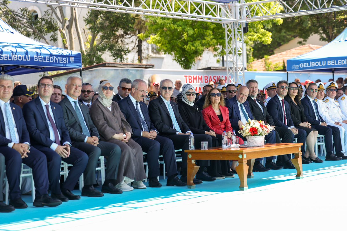 NumanKurtulmus's tweet photo. Ecdadımızın Rumeli’deki yürüyüşünün başlangıcı olan Anadolu’dan Rumeli’ye geçişin ve Gelibolu’nun fethinin 672. yıl dönümünü büyük bir gurur ve coşkuyla kutladık.

Anadolu’dan Rumeli’ye uzanan bu kutlu yürüyüş, bu topraklarda ve dünyada önemli değişimlerin başlangıcını oluşturmuştur. 

Geçmişimiz ile geleceğimizi birleştiren bu mübarek toprakları; imanları, sarsılmaz iradeleri ve vatan uğruna verdikleri kutlu mücadeleyle bizlere kazandıran aziz ecdadımızın ruhları şâd olsun. 🇹🇷