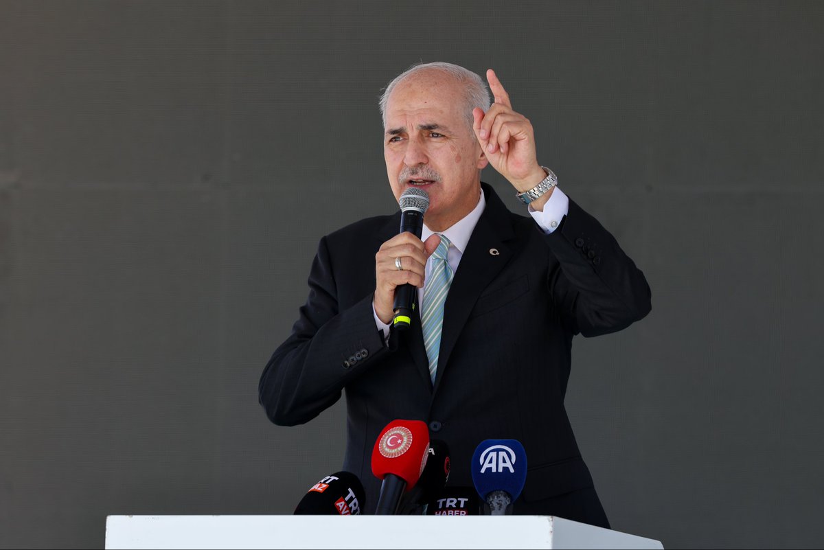 NumanKurtulmus's tweet photo. Ecdadımızın Rumeli’deki yürüyüşünün başlangıcı olan Anadolu’dan Rumeli’ye geçişin ve Gelibolu’nun fethinin 672. yıl dönümünü büyük bir gurur ve coşkuyla kutladık.

Anadolu’dan Rumeli’ye uzanan bu kutlu yürüyüş, bu topraklarda ve dünyada önemli değişimlerin başlangıcını oluşturmuştur. 

Geçmişimiz ile geleceğimizi birleştiren bu mübarek toprakları; imanları, sarsılmaz iradeleri ve vatan uğruna verdikleri kutlu mücadeleyle bizlere kazandıran aziz ecdadımızın ruhları şâd olsun. 🇹🇷