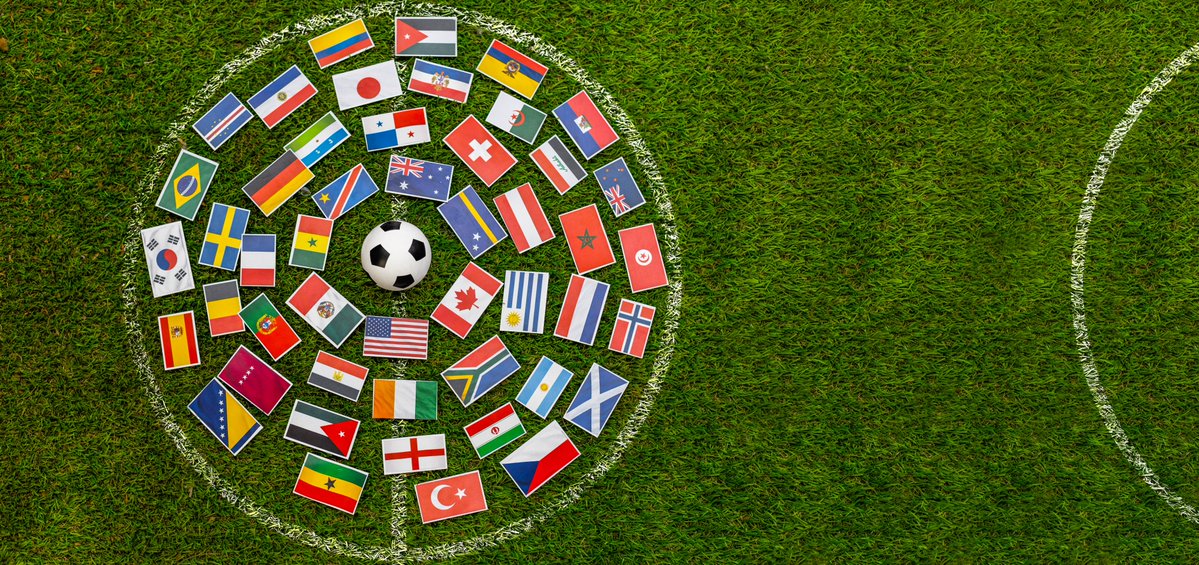 SEGIBdigital's tweet photo. 🏆El Mundial arranca. Iberoamérica también juega en equipo. ⚽🌎

Arranca la competición de fútbol más grande del mundo, con México como anfitrión por tercera vez en su historia, en una edición que comparte sede con Estados Unidos y Canadá. Una colaboración entre tres países que demuestra que los grandes logros se construyen juntos.

En el campo, como en la #cooperacióniberoamericana, los mejores resultados rara vez son en equipo. Detrás de cada selección hay años de preparación, disciplina y trabajo colectivo. Equipos comprometidos con un propósito común, capaces de alcanzar objetivos ambiciosos cuando existe confianza, colaboración y una visión compartida. 🤝

Eso mismo es lo que impulsa a la Comunidad Iberoamericana: 22 países con distintas banderas y una misma pasión por construir juntos un espacio de diálogo, cooperación y desarrollo sostenible.

Desde la Secretaría General Iberoamericana (#SEGIB), deseamos el mayor de los éxitos a todos los países, jugadores, entrenadores y aficionados que forman parte de esta gran celebración del deporte. 

¡Que empiece el partido! 🏆