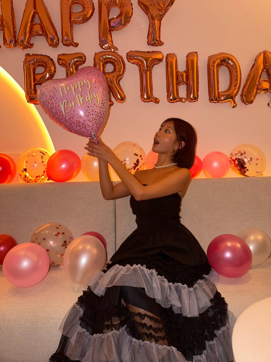 ayaaaa_com's tweet photo. 6/9 Happy Birthday to me 🎂🎈 https://t.co/DNG36rJYrx