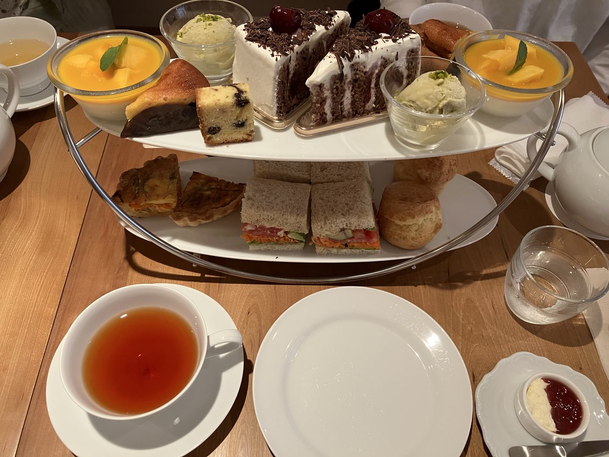 SarahKirie's tweet photo. フォレノワールのはいった
季節のアフタヌーンティー✨

フォレノワール、好きです

雨の日はとりわけ森で匿われたいな
静かな暗さに落ち着く時もあるよね https://t.co/1VHyOcR26v