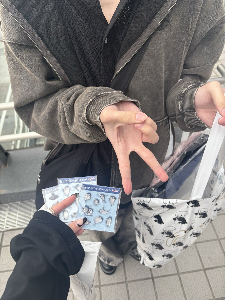____nijro's tweet photo. 戻りたいな〜！
みんなとワイワイお話ししたい(＞＜) https://t.co/eyRPrSSpmx