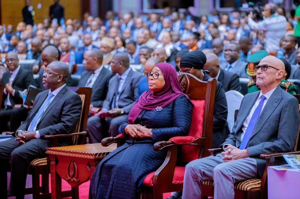 Aduiwayanga's tweet photo. Rais wa Jamhuri ya Muungano wa Tanzania, Mhe. Dkt. Samia Suluhu Hassan akiwa kwenye Maadhimisho ya miaka 60 ya Benki Kuu ya Tanzania yaliyofanyika katika Kituo cha Mikutano cha Kimataifa cha Julius Nyerere (JNICC), Jijini Dar es Salaam tarehe 12 Juni, 2026. https://t.co/wEeqQDbZwI