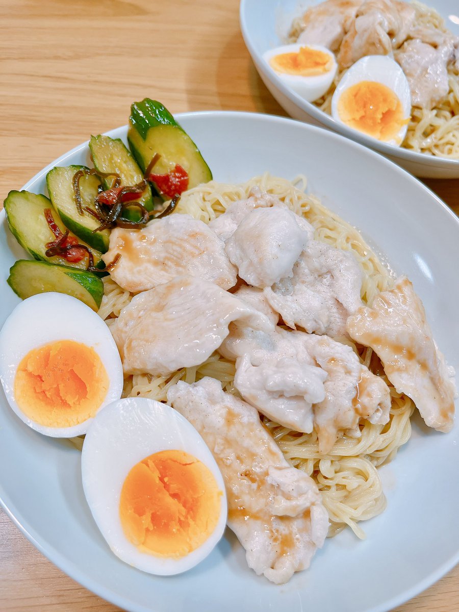 gohan_orange1's tweet photo. ふわふわ鶏胸肉の水晶鶏
ごまだれざるラーメン🫶
#おうちごはん
#1週間お疲れ様です
#息子と公園階段ダッシュでヘトヘト
#もはやアスリート https://t.co/WeHQloZmOX