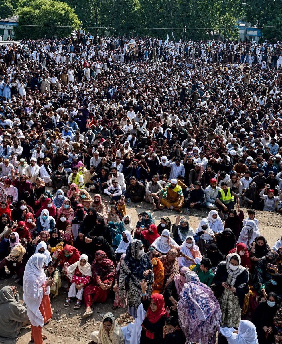 iamsardarsohaib's tweet photo. Rawalakot
Kashmiri women and children are now in sit-in. This is a battle for the future of generations.
This is not a gathering, it is a declaration. We are fighting for the rights, dignity and survival of our future generations.
#RightsMovementAJK https://t.co/1lNxvIB3OQ