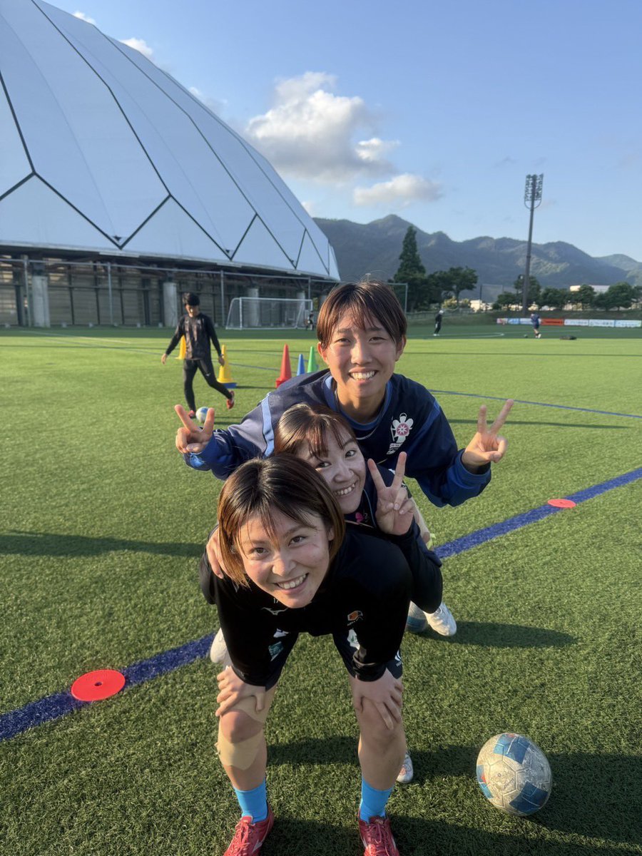 diosaizumofc's tweet photo. 6月13日（土）に行われますなでしこリーグ2部第14節　バニーズ群馬FCホワイトスター戦に向けて14番　恒石亜弓選手からのメッセージをアップしました📣
アプリからご覧ください✅👀

アプリダウンロードはこちら👇
https://t.co/AL9vLRxgHZ https://t.co/M7owABAh0e