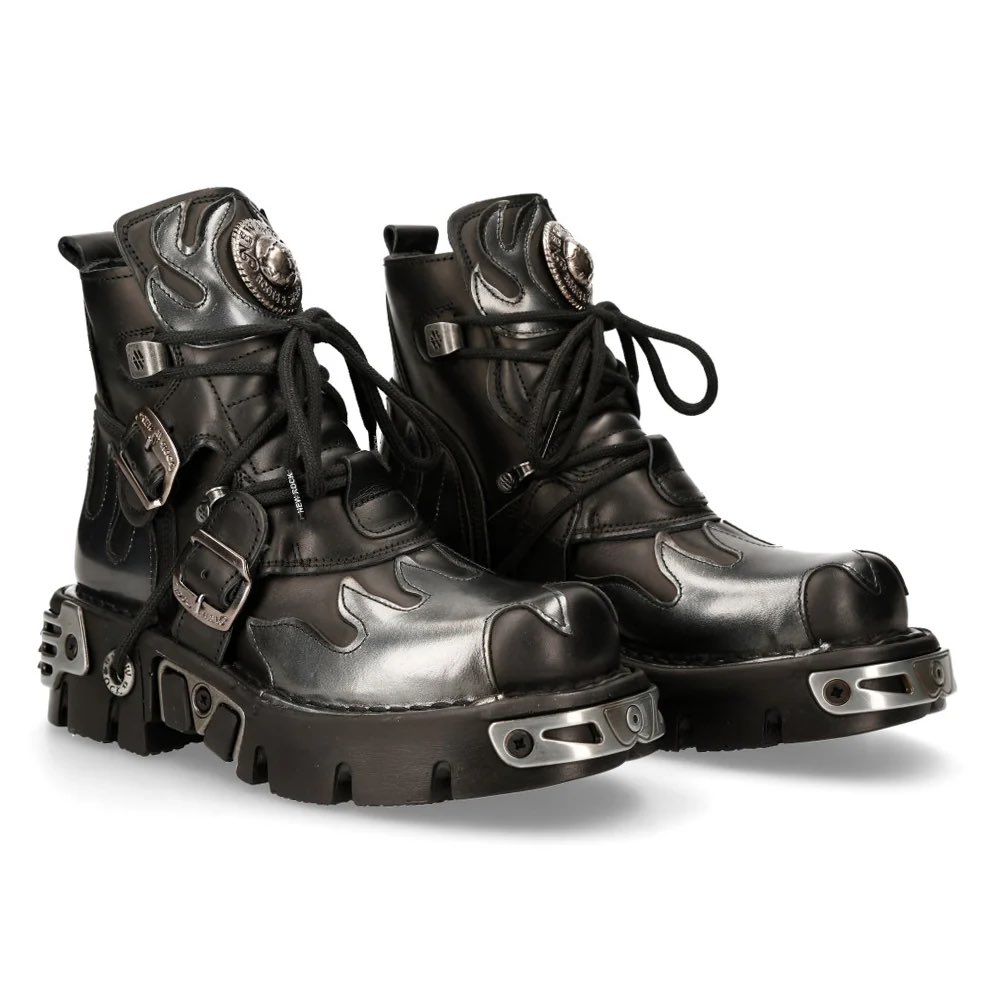 jiminticaI's tweet photo. JIMIN IS WEARING NEWROCK SHOES! https://t.co/KFnJgm9lTh