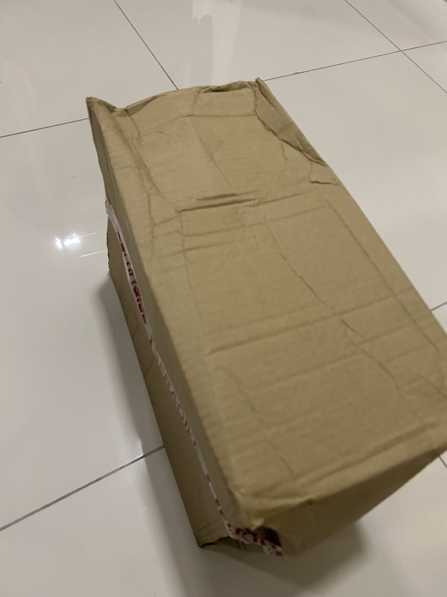 MasterpieceBan's tweet photo. こっちの国は注意書き合ってもボコボコスタイル📦_(:3 
無事届いたからヨシ！ https://t.co/GX62s6CALd