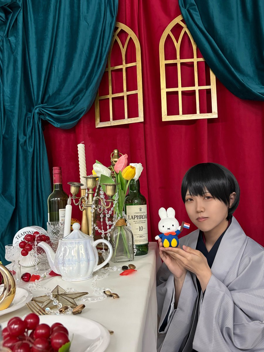 Cosplay_funao's tweet photo. 今日は撮影に行ってきました〜
悠唯さんのおかげでやりたいことは全部出来ました😭(写真に写っていらっしゃるのは悠唯さんです😌)
本当に感謝です💕🫶

素敵だったので、うちのぬい達と一緒に撮ってもらいました！

今回も生きる糧をありがとうございます🙇‍♀️ https://t.co/OuBPVaordF