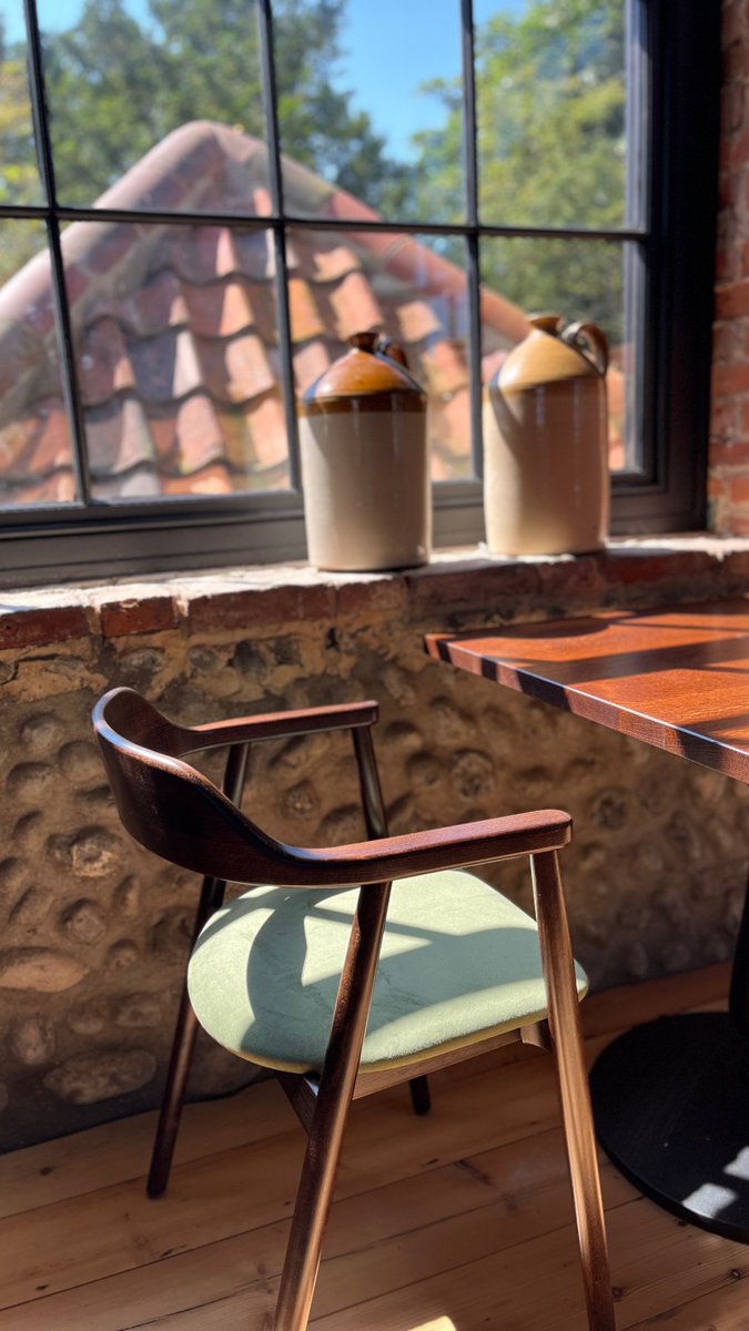 TaylorsClassics's tweet photo. #FlashbackFriday to The Maltings, Weybourneโจ
A unique destination combining stunning accommodation & exceptional dining. We're proud to have supplied furniture to the restaurant, including Ben700 chairs, oak & marble tops, tulip bases + Alice chairs ๐
https://t.co/g3czWloMig https://t.co/O7oWf9r0oH