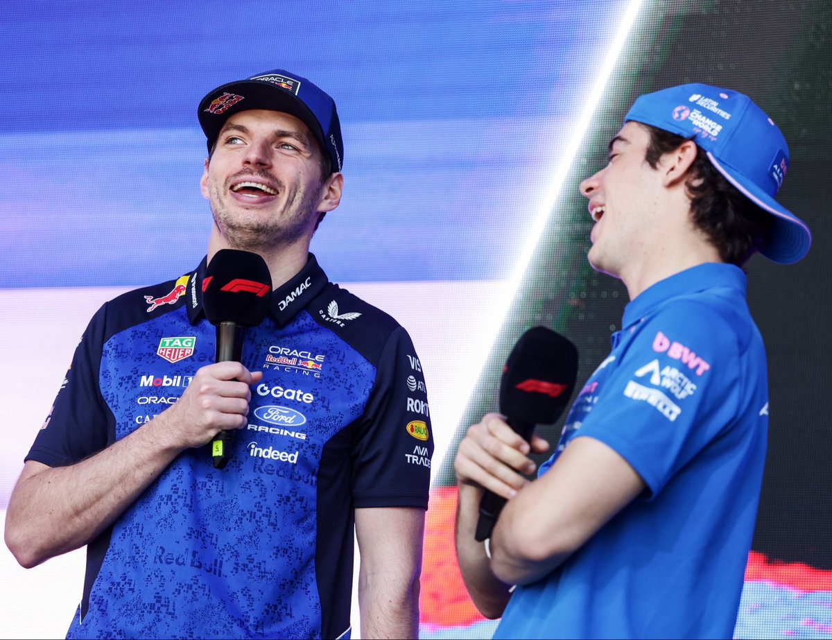TinoCLeclerc's tweet photo. Colapinto y Verstappen se estaban cagando de risa JAJAJAJAAJAJAJAJ https://t.co/bzbH2Q6PB8